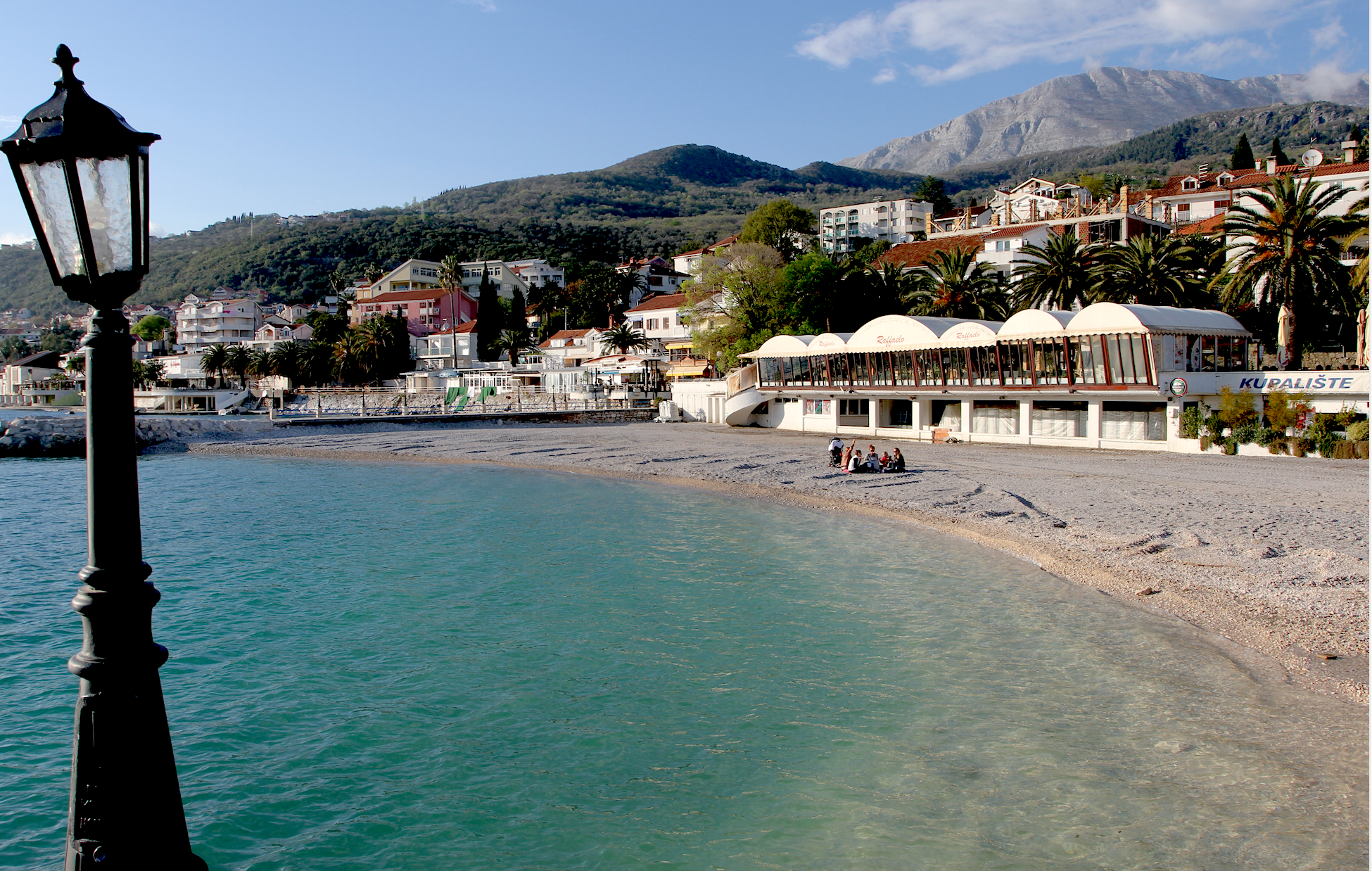 IGALO: Strandpromenaden fra Herceg Novi sentrum til Igalo består av små strender som dette.