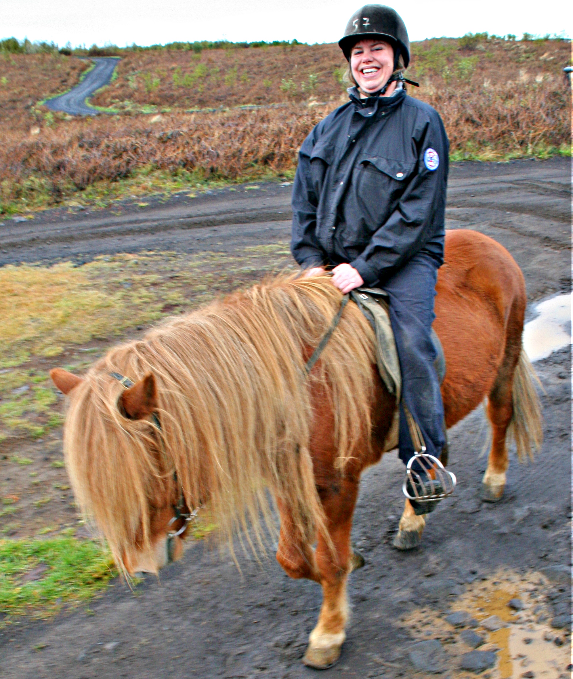 NYBEGYNNER: Camilla Eide fra Skedsmo var den minst erfarne rytterne i venninneflokken. Med en rolig og snill hest gikk turen helt utmerket.